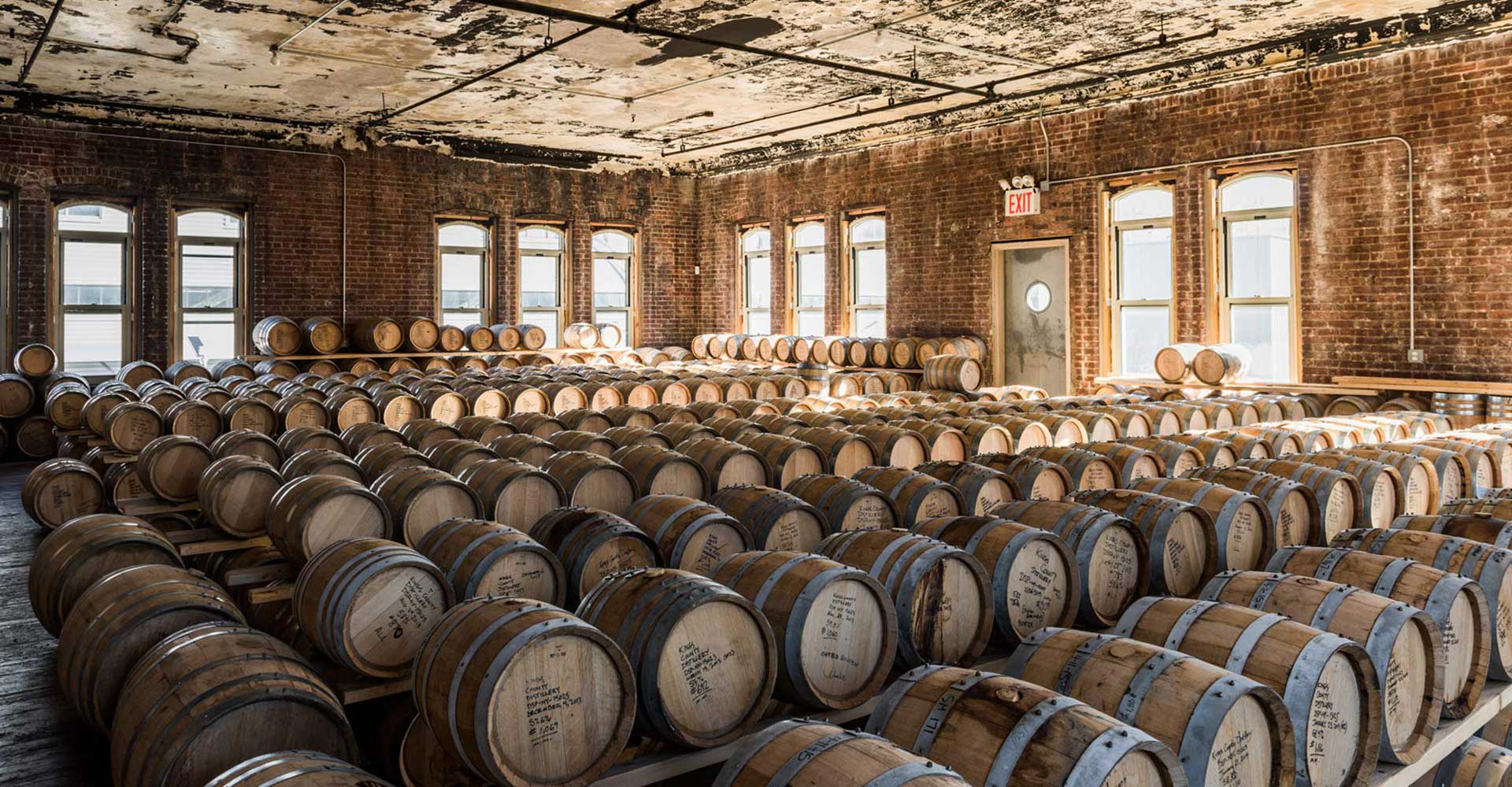 Casks and Craft: Exploring Barrel Size for Whiskey Maturation